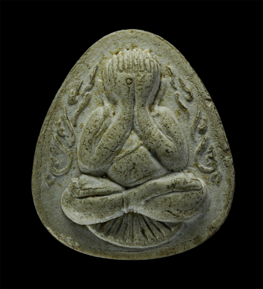 23Jul24 (45)p.jpg - พระปิดตามหาลาภ เสาร์ 5 ปี2537 วัดวังกระโจม จ.นครนายก สมเด็จพระญาณสังวร ทรงอธิฐานจิตปลุกเสกเป็นกรณีพิเศษ เนื้อผงพุทธคุณ ผงว่าน ผงจิตรดา รุ่นกรรมการมูลน [..] | https://kamulet.in.th